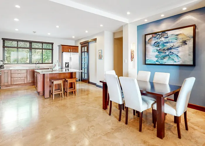 Ocotal Hilltop Condo: Ocean Views, Pool Access