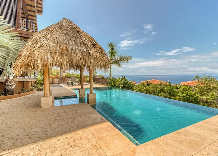 Ocotal Hilltop Condo: Ocean Views, Pool Access Appartement